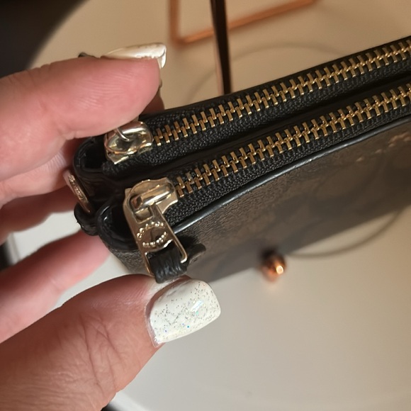 EUC/Coach Double Corner zip Wristlet - Picture 5 of 7